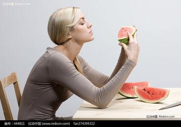 吃瓜国外情侣图片