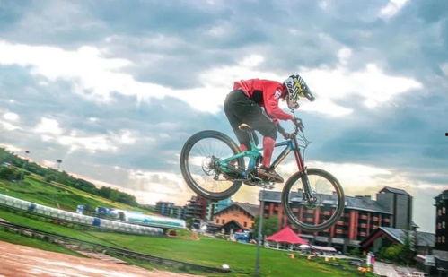 滑雪拜师吃瓜,一场冰雪奇缘与吃瓜盛宴