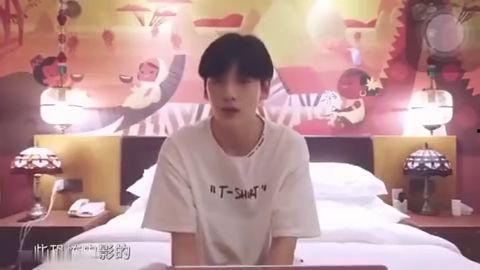 吃瓜华人的视频,视频中的趣味生活与文化交流