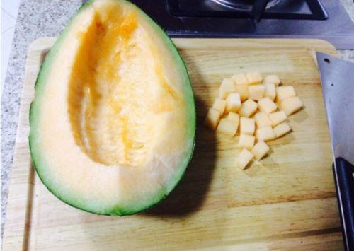 吃龙虾可以吃哈密瓜不,夏日美食新搭配探索”