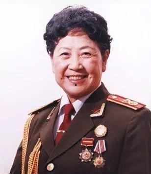 陶玉玲吃瓜